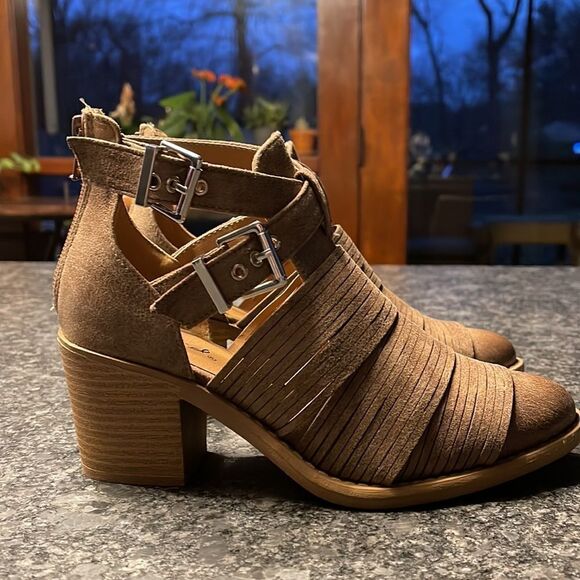 Qupid Ankle Booties Strappy cutout plus back zipper very cool expensive looking - Picture 1 of 7
